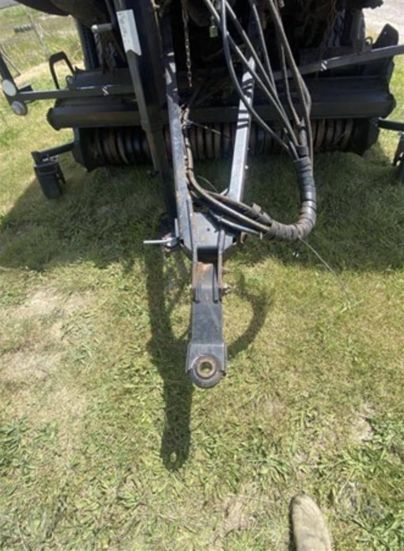 Photo 5. Case IH RB465 round baler