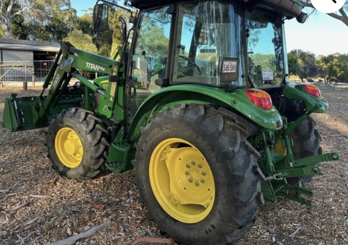 Photo 5. John Deere 5075E tractor