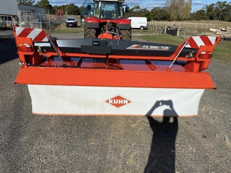 Photo 5. Kuhn FC3561TCR windrower
