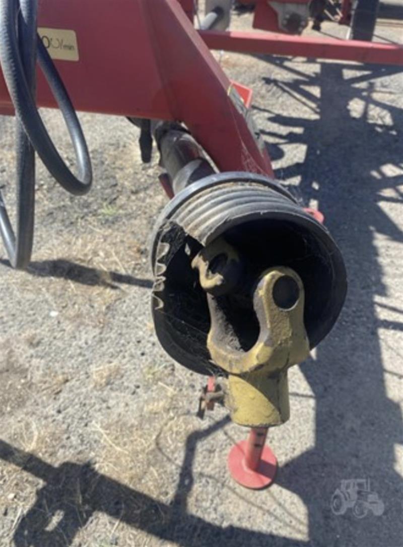 Photo 5. Lely Hibiscus 805 master hay rake