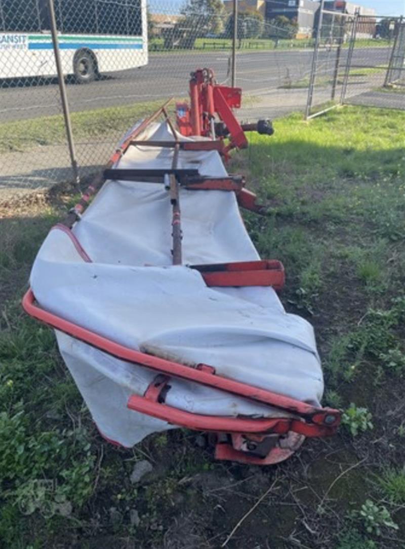 Photo 5. Kuhn GMD310 hay mower