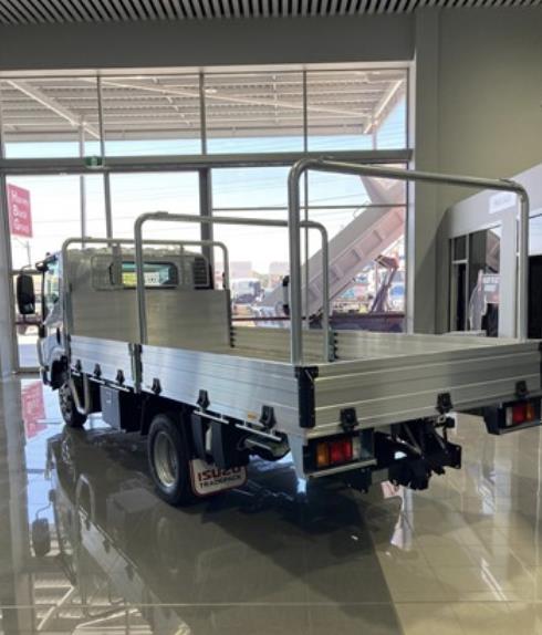 Photo 5. Isuzu NPR Table / Tray Top truck