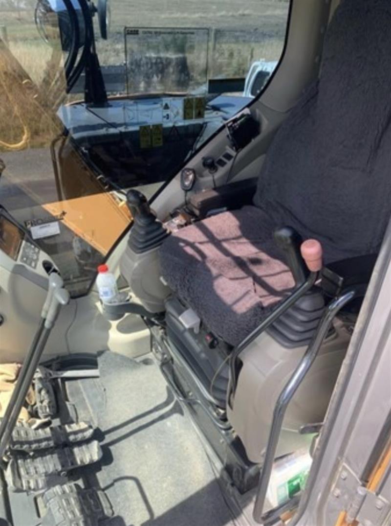 Photo 5. Case CX75 excavator