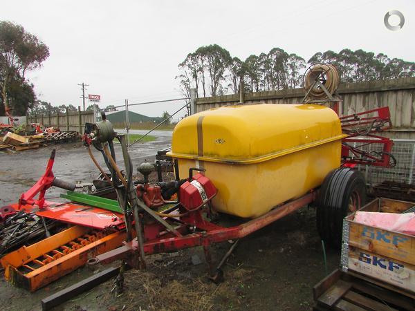 Photo 3. Hardi 1200L boom sprayer