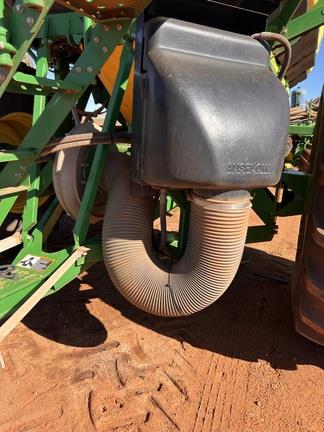 Photo 2. John Deere 1910 airseeder