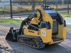 Photo 3. Vermeer SC650TX Skid Steer Loader