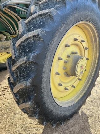 Photo 2. John Deere R4060 self propelled sprayer