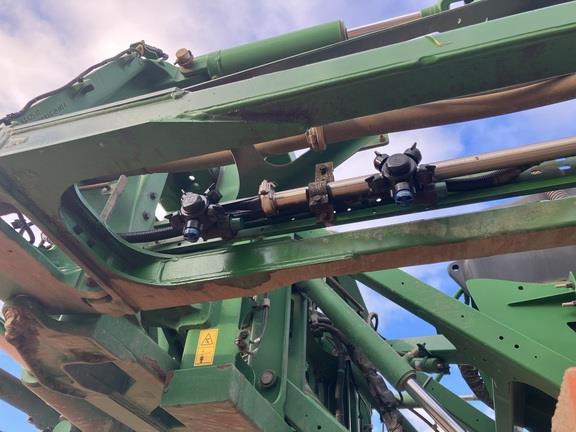 Photo 4. John Deere R4060 self propelled sprayer