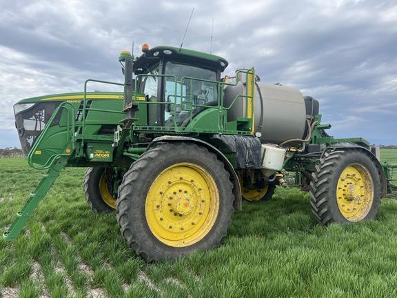 Photo 4. John Deere R4060 self propelled sprayer