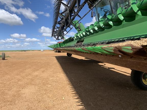 Photo 5. John Deere 640D harvester front