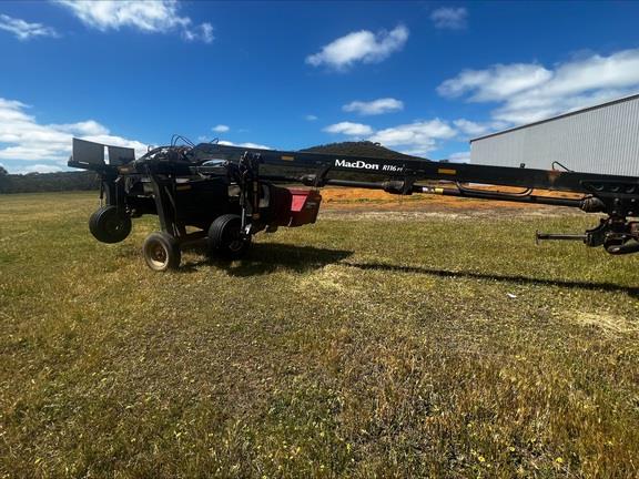 Photo 3. MacDon R116 PT mower conditioner