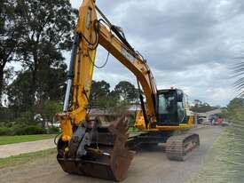 Photo 2. JCB JS220 Tracked-Excav Excavator
