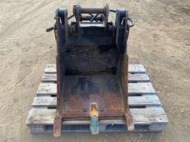 Photo 3. Kerfab 4 in 1 Bucket Bucket-GP Attachments