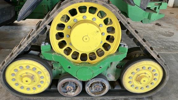 Photo 3. John Deere 8RX 370 track tractor