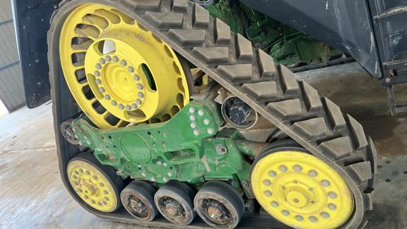 Photo 4. John Deere 8RX 370 track tractor