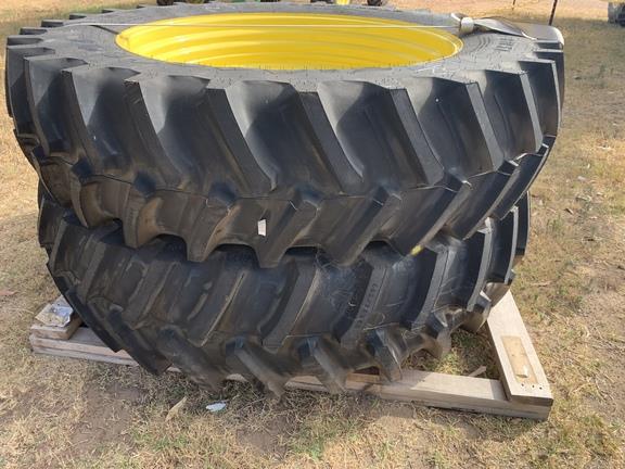 Photo 4. John Deere 8335R tractor