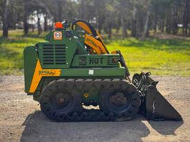 Photo 3. Kanga DA725 Skid Steer Loader