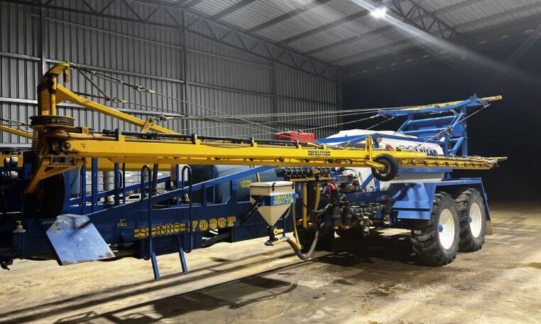Photo 2. Sonic 7036T boom sprayer