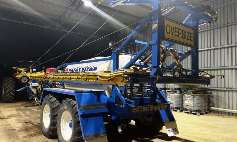 Photo 4. Sonic 7036T boom sprayer