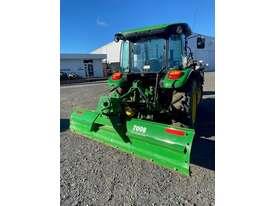 Photo 3. Fieldquip 7008-03 misc tract at grade blader