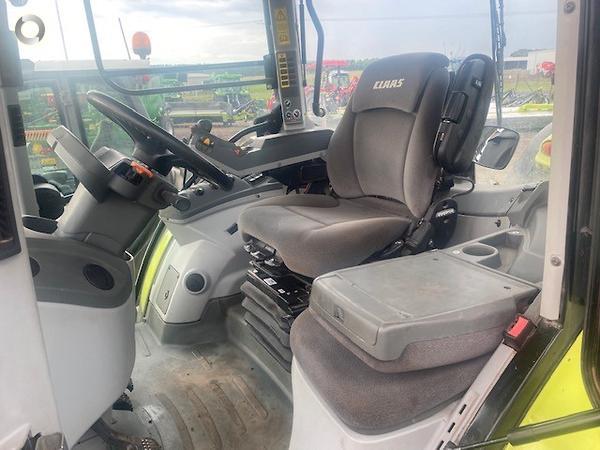 Photo 2. Claas Arion 530 tractor