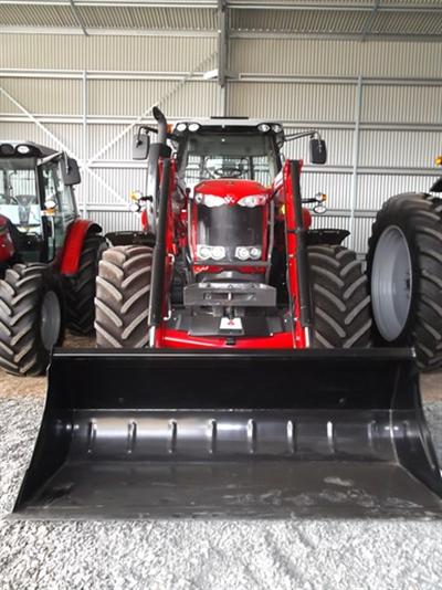 Photo 2. Massey Ferguson MF 7619 tractor