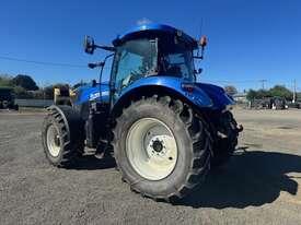 Photo 2. New Holland T7.210 Utility tractor