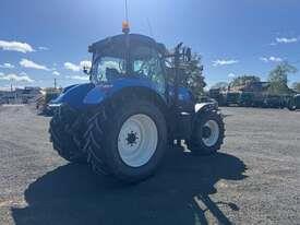 Photo 3. New Holland T7.210 Utility tractor