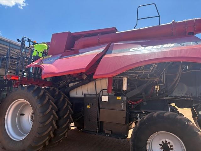 Photo 4. Case IH 8230D combine harvester