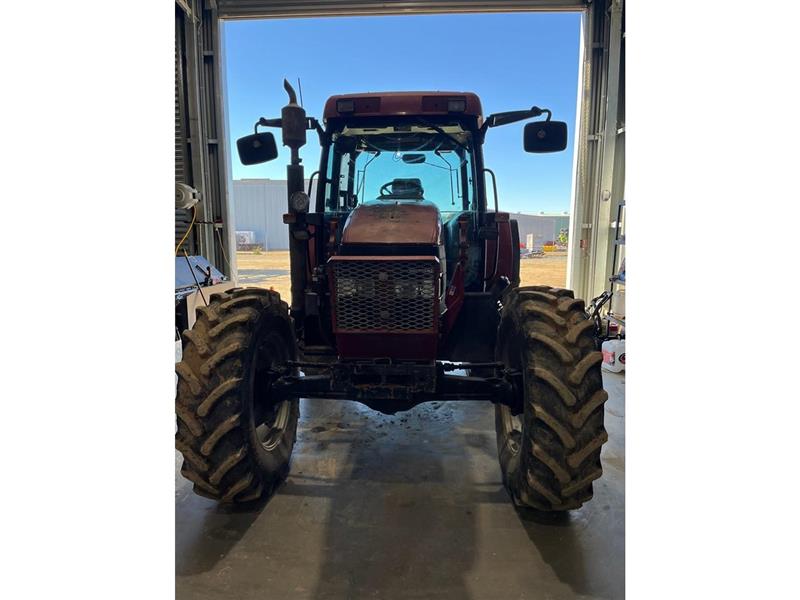 Photo 4. Case IH MX 90 tractor