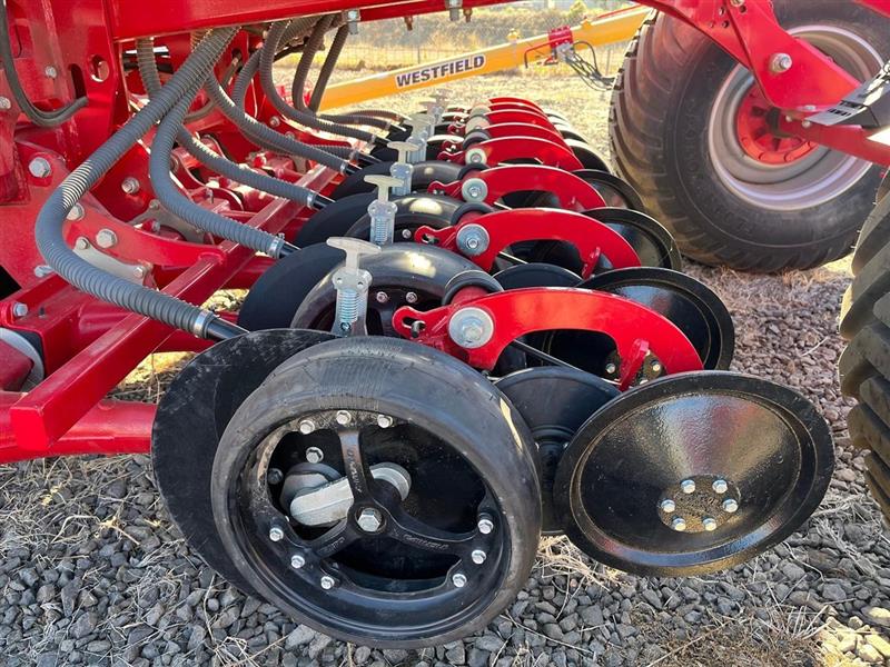 Photo 3. Horsch Avatar 4.16 airseeder