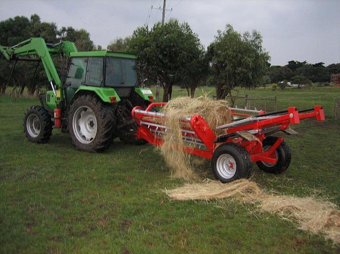 Photo 3. Willies Manufacturing industries elite round bale feeder