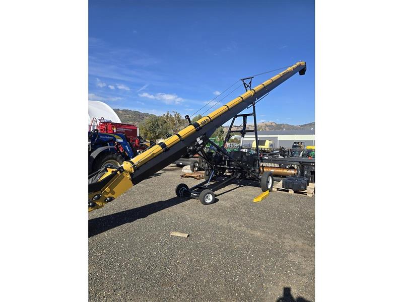 Photo 3. Convey-All 1658 TL transloading