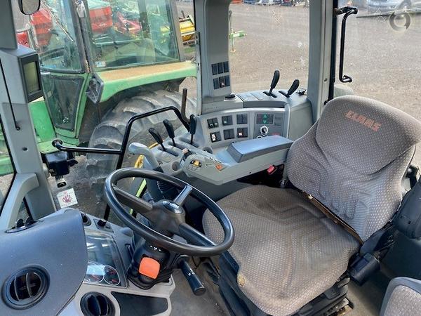 Photo 4. Claas Arion 620CIS tractor