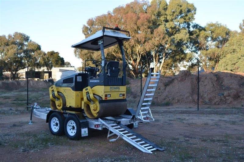 Photo 3. Sureweld SW1400 4.1T aluminium roller plant trailer