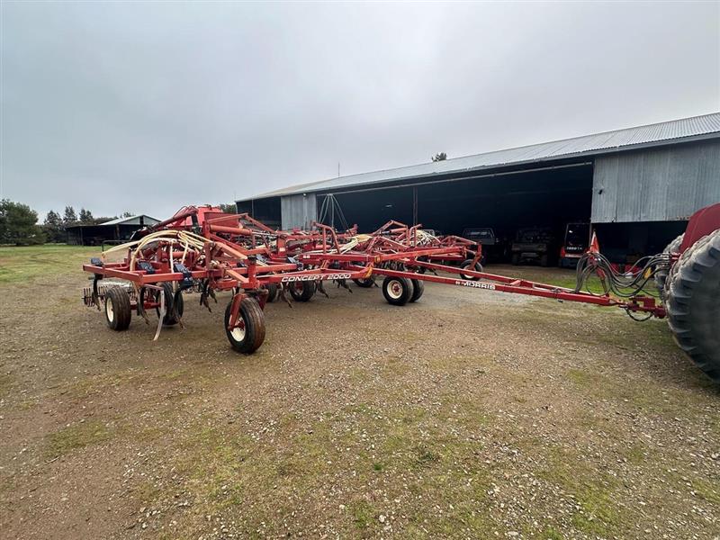 Photo 2. Morris Concept 2000 airseeder