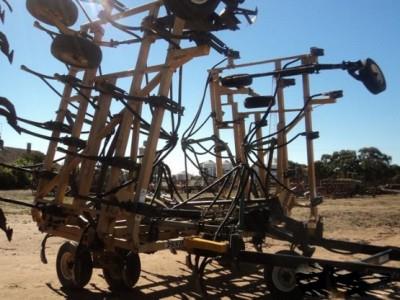 Photo 4. Ezee-on 3350 cultivator