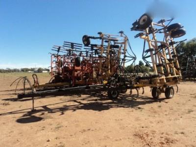 Photo 5. Ezee-on 3350 cultivator