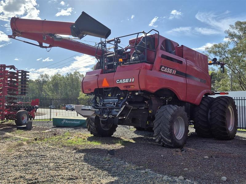 Photo 3. Case IH 8240 combine harvester