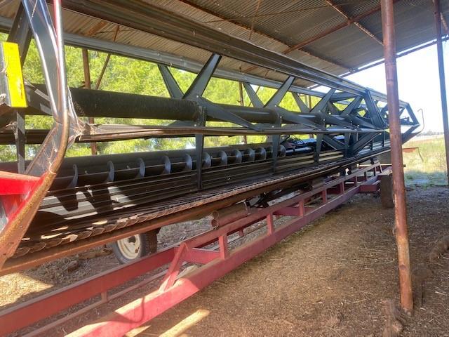 Photo 3. Case IH 2042 harvester front