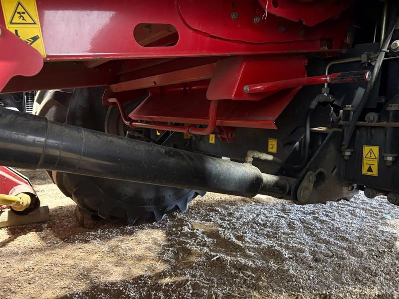 Photo 3. CASE IH 7240