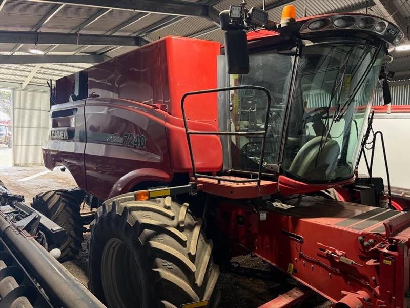 Photo 2. CASE IH 7240