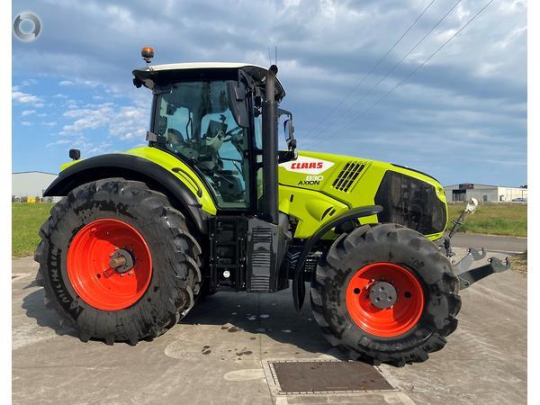 Photo 4. Claas Arion 80 HEX tractor