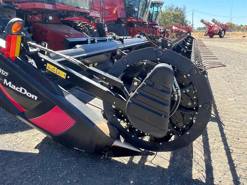 Photo 5. Macdon D125 harvester front