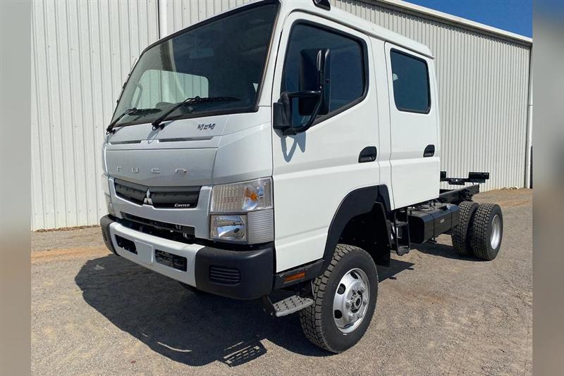 Photo 4. Fuso Canter 4X4 truck