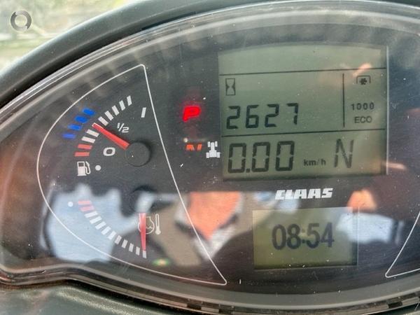 Photo 4. Claas Axion 850 CMATIC tractor