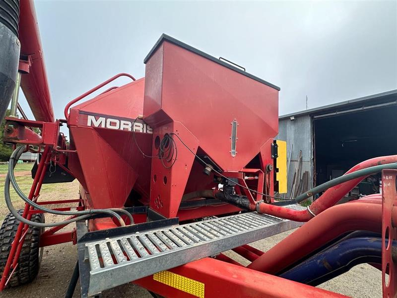 Photo 4. Morris Concept 2000 airseeder
