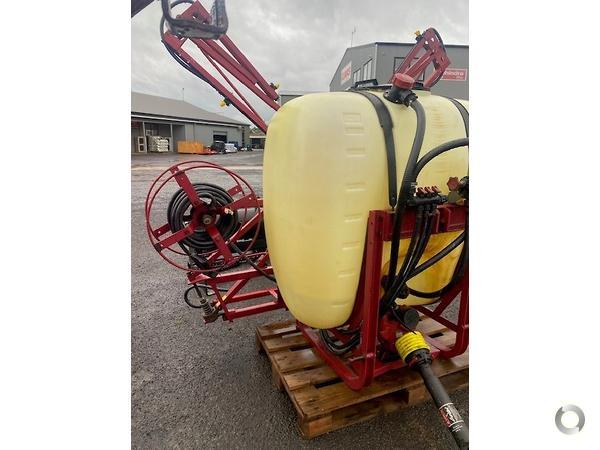 Photo 3. Hardi 600L boom sprayer