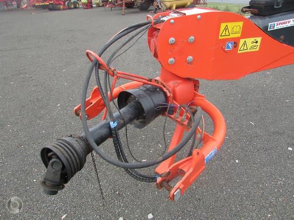 Photo 5. Kuhn FC 4060 mower conditioner