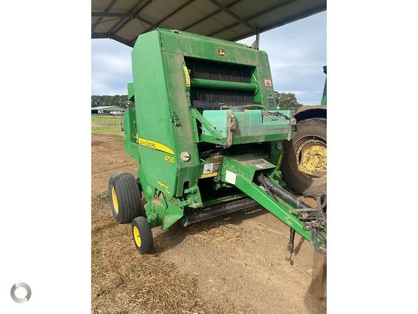 Photo 2. John Deere 458 round baler